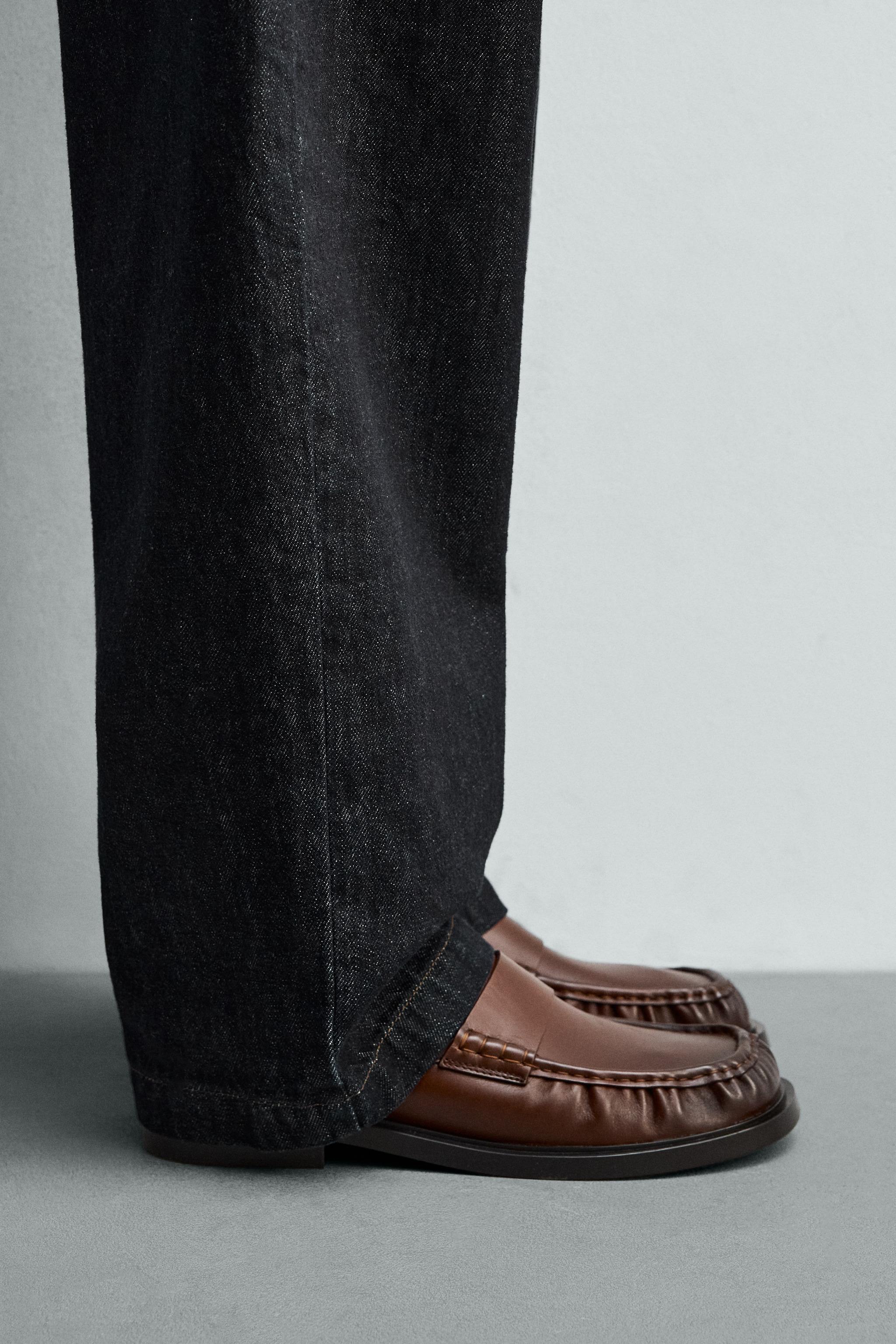 MOCASSINS EN CUIR AVEC MASQUE